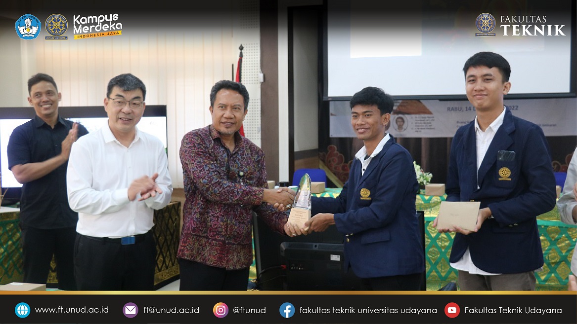 PRIZE OF 1st CHAMPION OF BAMBOO COMPETITION TO STUDENTS OF THE FACULTY OF ENGINEERING, UDAYANA UNIVERSITY BY THE CHAIRMAN OF SOUTHEAST ASIAN DESIGNERS ALLIANCE